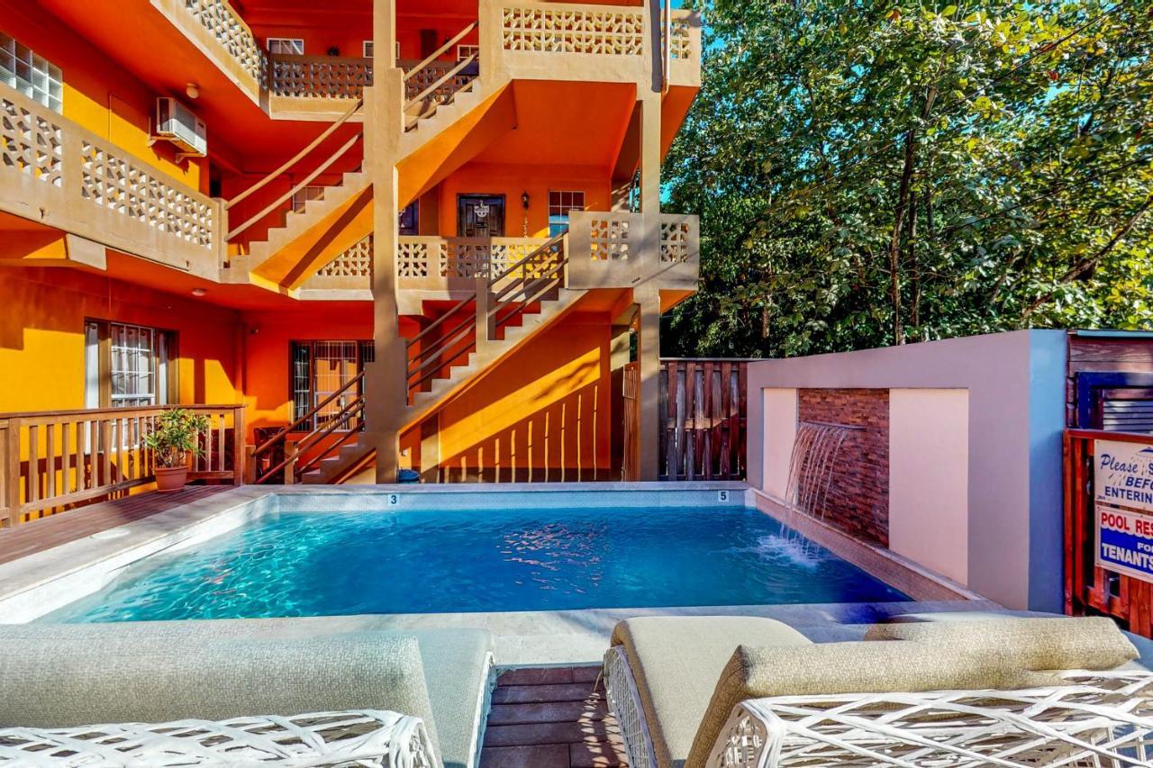 Hummingbird Home Suites San Pedro  Exterior foto